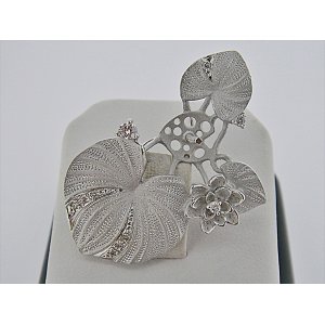 Photo: K18WG DIA BROOCH