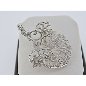 Photo: K18WG DIA BROOCH