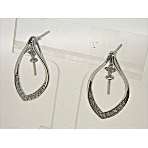 Photo: K18WG　DIA  EARRING